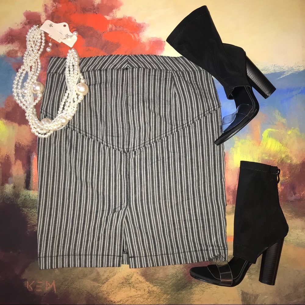 Wet Seal | Grey & Black Pinstripe skirt​